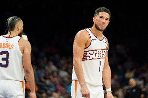 布克：狄龙品性很好极其刻苦 他的拼劲很有感染力能贯穿全队